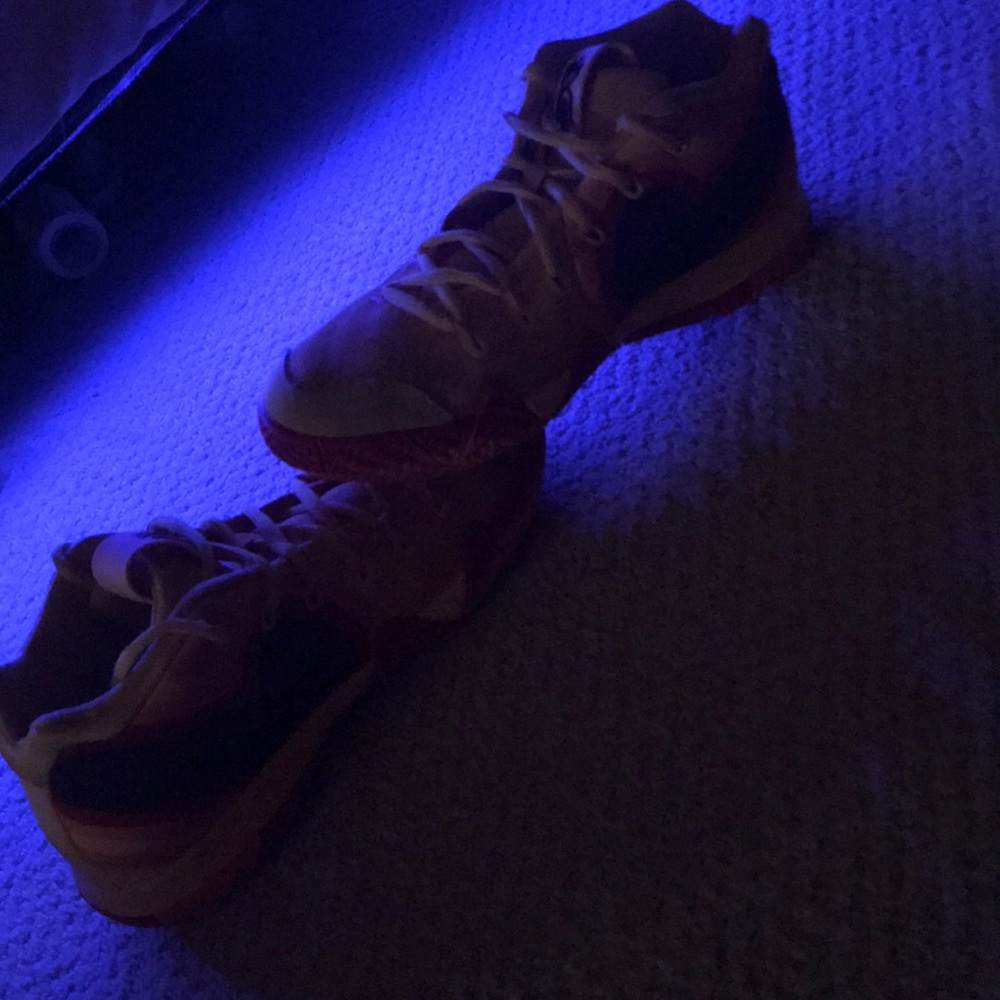 Slightly used Kyrie 4 with a box